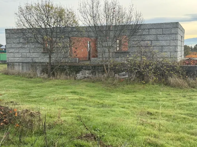 SE VENDE CASA DE PIEDRA CON TERRENO EN CONSTRUCCIÓN EN VILLA - foto 4