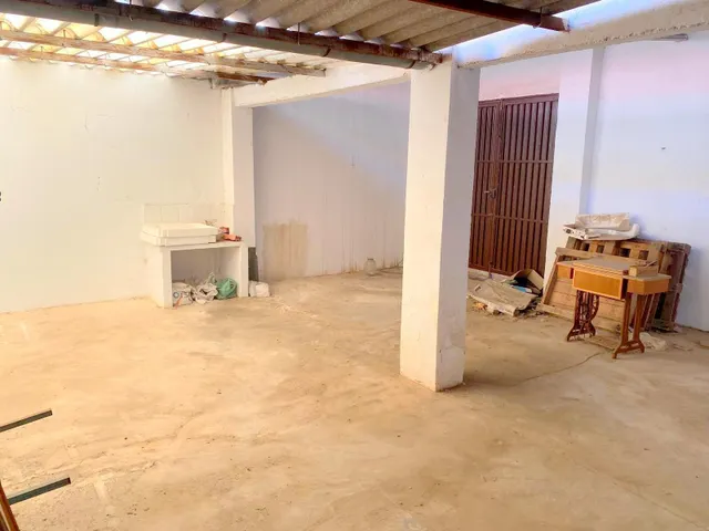 AMPLIA VIVIENDA CON PATIO Y GARAJE — 25