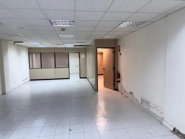 LOCAL COMERCIAL CON POSIBILIDAD DE CAMBIO DE USO — 8