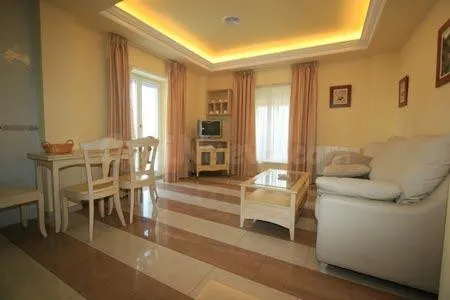 ALQUILER DE APARTAMENTO - foto 2