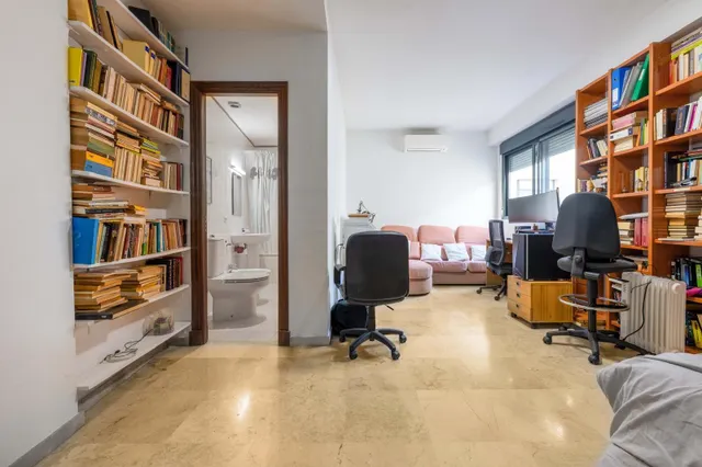 ¡Vive el Centro sin ruido! 180m2 construidos, 4 dormitorios, patio, garaje y trastero en calle Inocentes — 26