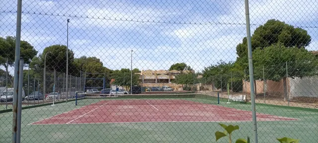 CASA DE 3 PLANTAS CON GARAJE Y PISCINA PRIVADA — 45
