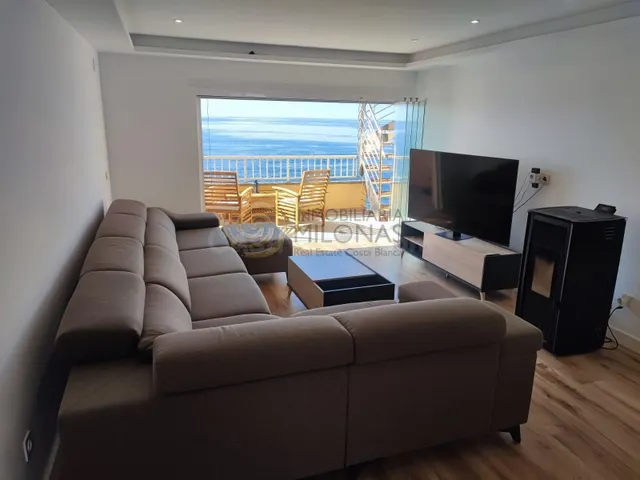 Ático en la exclusiva en Primera Línea de Playa en Villajoyo - foto 3