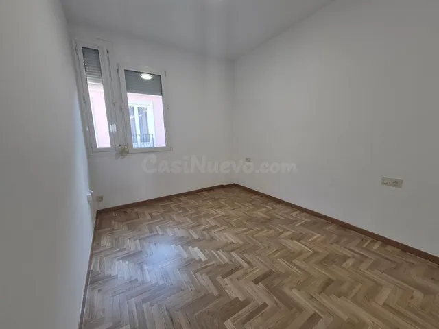 Piso 2 dormitorios sin muebles,MUY CENTRICO — 3