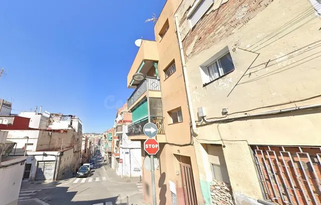 SE VENDE LOCAL OKUPADO en Calle Mozart 75 de Badalona (Barce - foto 2