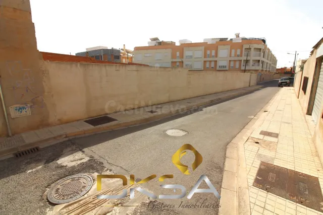Terreno urbano con 548m2 listo para construir en Calle Madri - foto 2