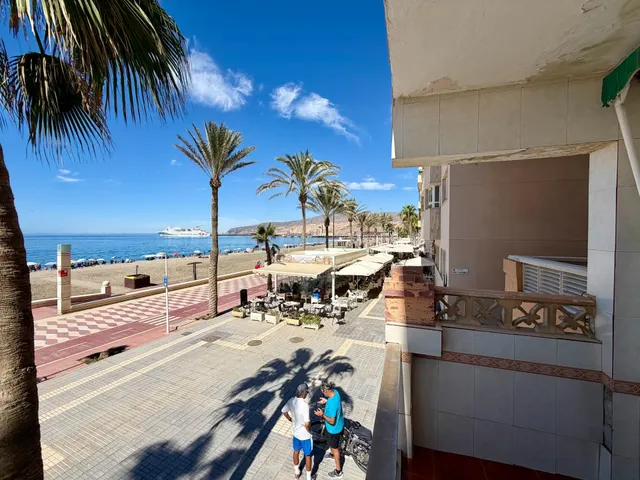 Piso en venta en Calle Las Conchas – El Zapillo-Almería. Primera línea de playa con dos terrazas y vistas al mar — 5