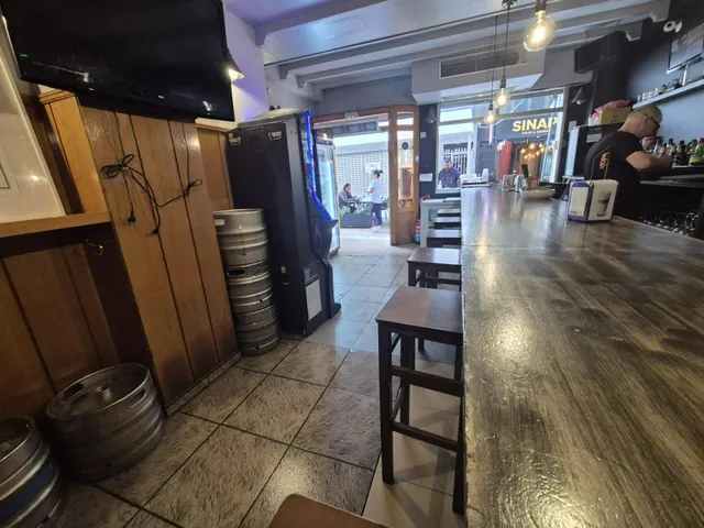 LOCAL COMERCIAL CON SALIDA DE HUMOS Y ALTA RENTABILIDAD — 8