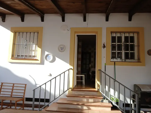 VIVIENDA INDEPENDIENTE CON TERRENO — 41