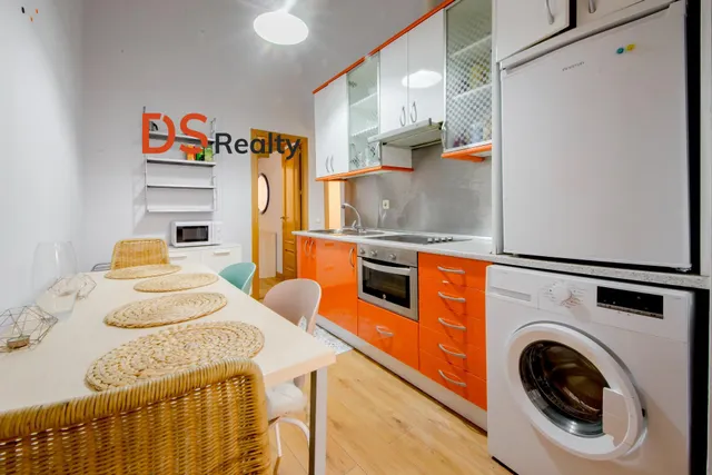 EXCLUSIVA VIVIENDA EXTERIOR Y MUY LUMINOSA CON DOS ESPACIOS INDEPENDIENTES A 30 METROS DE PLAZA DE ESPAÑA — 18