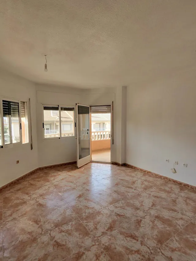 Piso de 3 dormitorios con garaje, terraza y ascensor en San Javier — 14