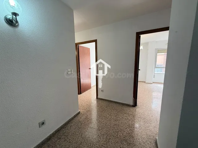 PISO EN VENTA EN ALICANTE. ZONA DE BABEL. 74m2, 4 habitaciones, 1 BAÑO Y 1 ASEÑO, TERCERA PLANTA CON ASCENSOR. — 3