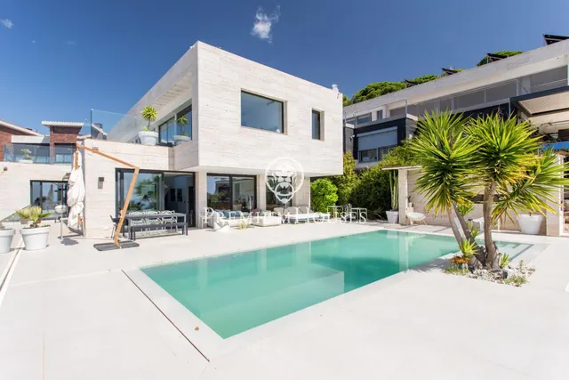 Casa en venta en Sant Vicenç de Montalt con espectaculares vistas al mar — 7