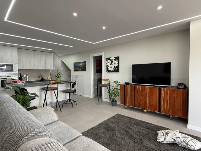 Apartamento reformado con terraza, piscina y plaza de aparca - foto 5