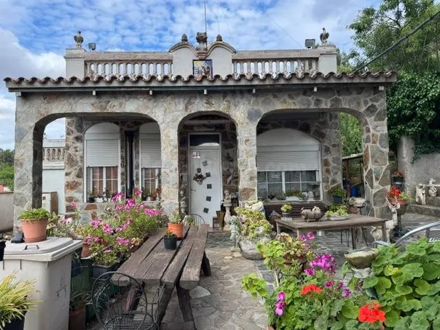 CASA CON ENCANTO CON AMPLIA PARCELA DE MAS DE 3.000 M2 - foto 2