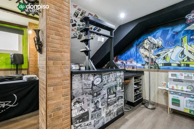 ¡Tu nuevo hogar te espera en Churriana de la Vega! Casa adosada con patio, garaje y futura parada de metro a pocos pasos. — 22