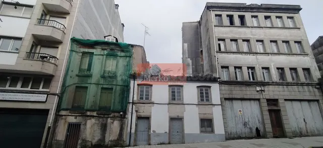 SE VENDE EDIFICIO PARA REFORMAR EN RÚA SANTIAGO