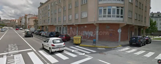 Se alquila bajo en el centro de A Laracha