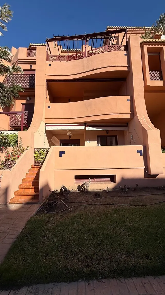 Precioso apartamento en alquiler en Playa Granada – Zona res