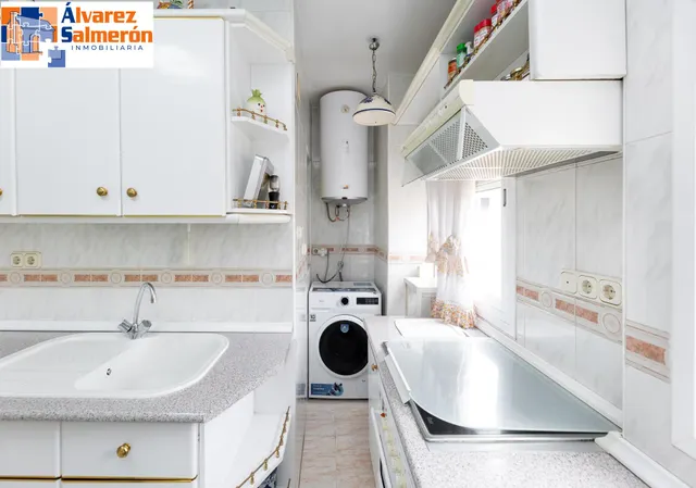 ¡Oportunidad única! Ático de 4 dormitorios y 2 baños con gran terraza frente al Colegio Agustinos (Arabial) — 18