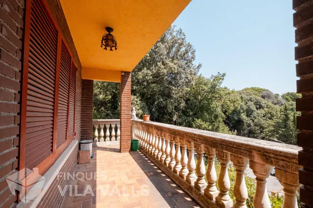 Casa con gran jardín en la naturaleza — 33