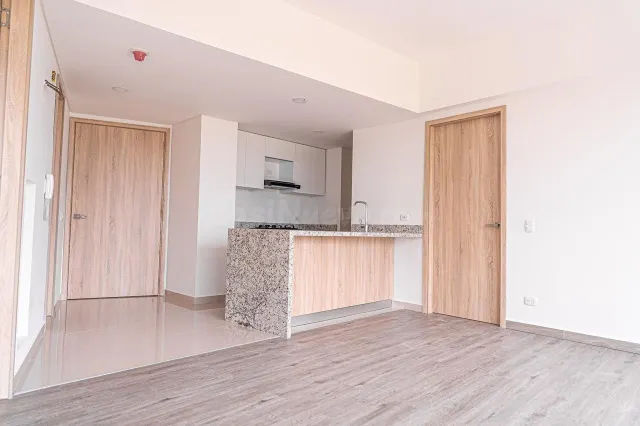 SE VENDE APARTAMENTO NUEVO ZONA CIELO MAR - foto 2