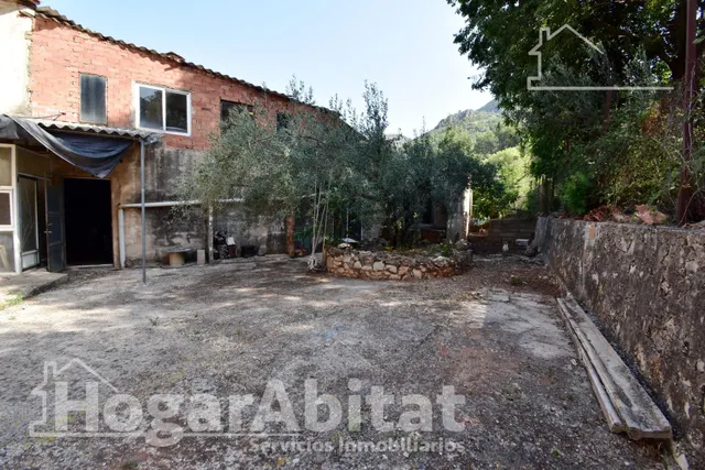 CHALET CON 17 DORMITORIOS, PISCINA, GARAJE, JARDÍN Y BARBACOA — 36