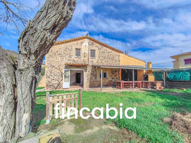 Masía para reformar en Riudarenes: Can Veleta, 623 m2 de parcela y piedra con bóvedas catalanas. — 15