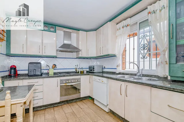 ¡AMPLIA CASA DE 4 DORMITORIOS, 3 BAÑOS Y CALEFACCIÓN CENTRAL EN LA ZUBIA! ✨ — 13