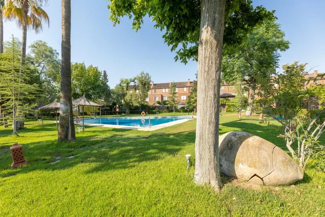 CHALET ADOSADO EN ZONA LA CALETA — 8
