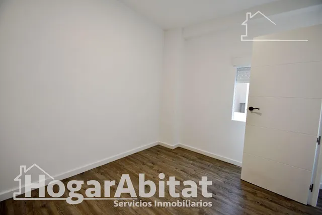 AMPLIA Y BONITA CASA REFORMADA CON 2 TERRAZAS — 36