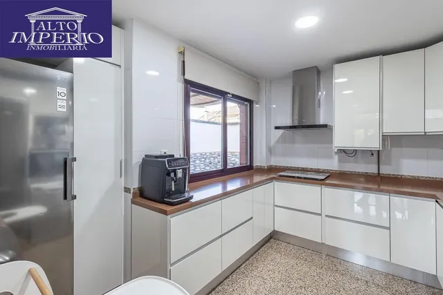 Amplia casa de 182 m2 con patio, gran sótano y a menos de 5 minutos del metro — 6