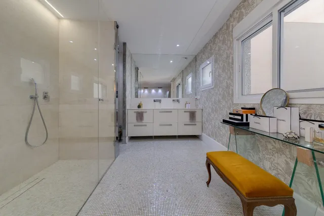EXCLUSIVA VIVIENDA DE 250M2 EN DOS PLANTAS, CENTRICA Y A 200M DE LA PLAYA DEL CURA — 28