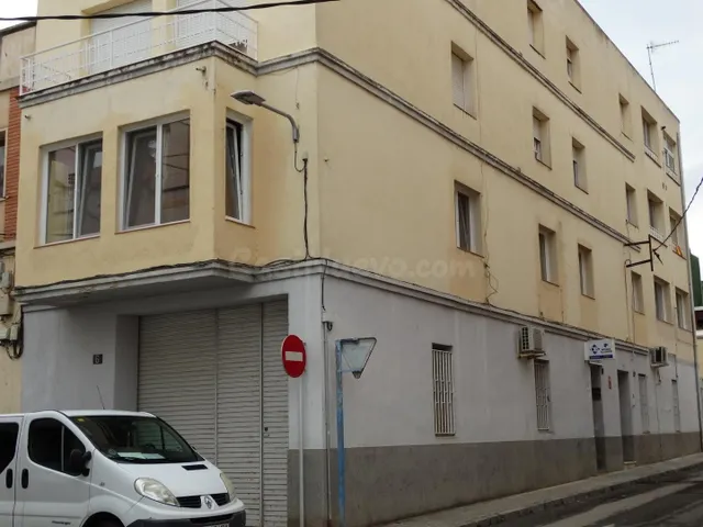 Piso para reformar a tu gusto - 3 dormitorios - 3 calles - Ventanas nuevas — 3