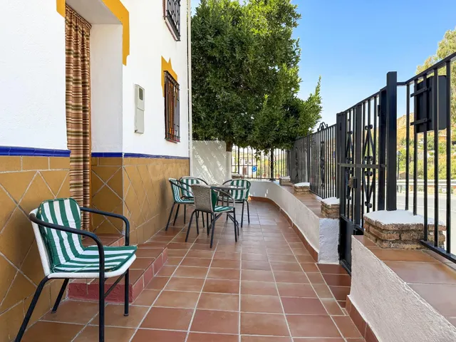 Casa independiente en la entrada de Pinos Genil. (A 10 minutos de Granada) — 3
