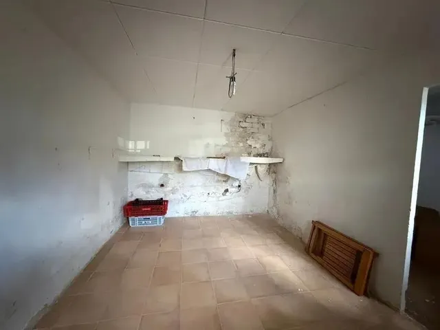 CHALET ADOSADO A REFORMAR, ESQUINERO CON SALIDA A DOS CALLES — 33