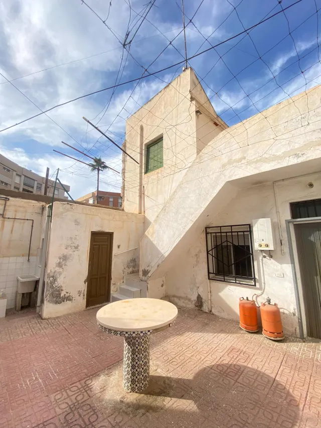 Oportunidad única, BAJO CON 80M DE PATIO — 5