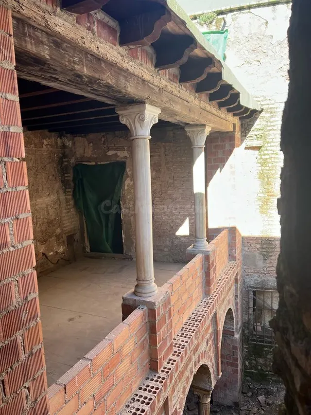 MAGNÍFICA PROPIEDAD EN CASCO HISTÓRICO PARA REFORMAR — 4