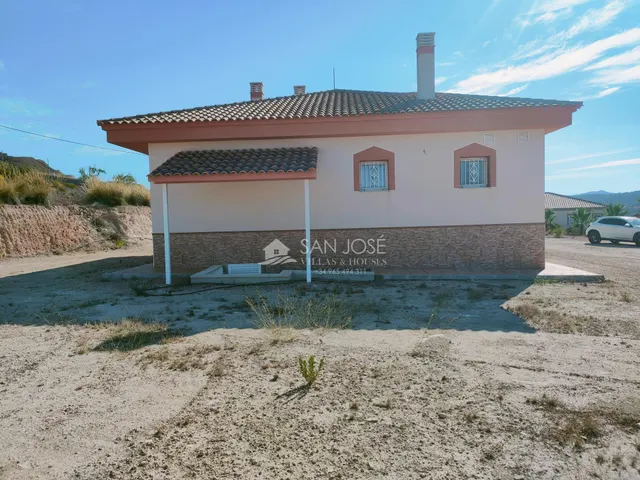 SE VENDE CHALET DE OBRA NUEVA AL LADO DEL PUEBLO DE MACISVENDA-ABANILLA — 2
