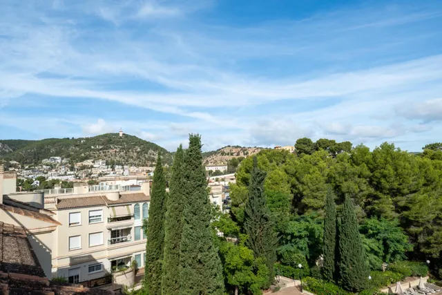 Ático exclusivo con vistas panorámicas, gran terraza y acces - foto 2