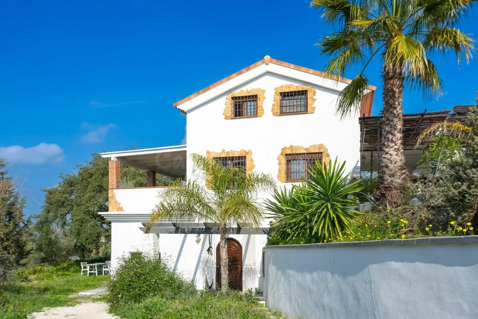 Casa independiente en venta en Los Alberos – Coín (Málaga)