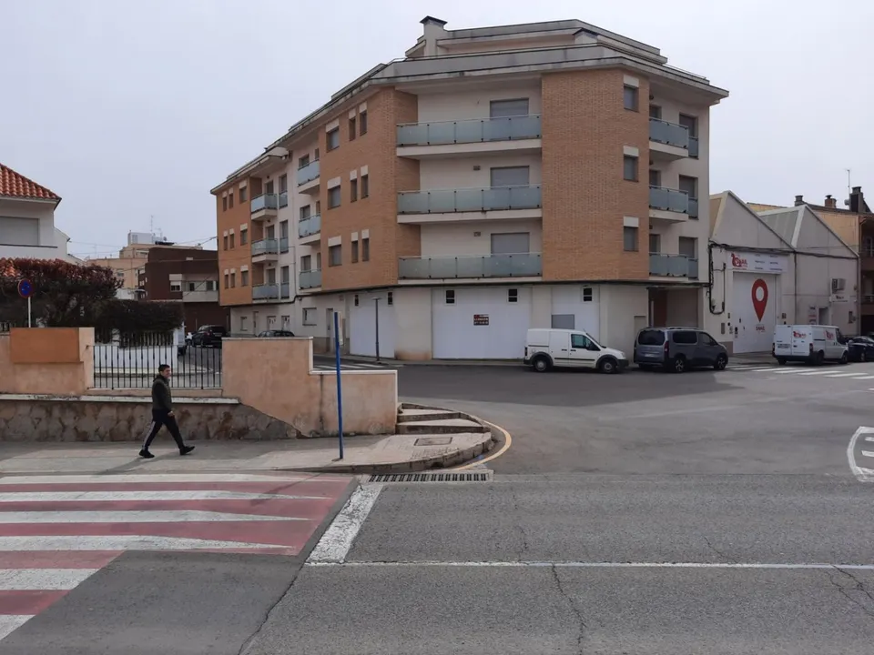LOCAL ESQUINERO CON GRAN FACHADA