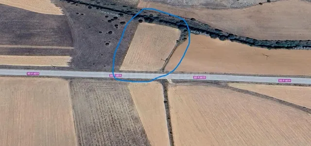Parcela rústica de secano a pie de carretera entre Garray y 