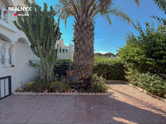 Novedad! Espectacular Bungalow con enorme terraza y ubicación privilegiada + Piscina comunitaria con zonas ajardinadas — 2