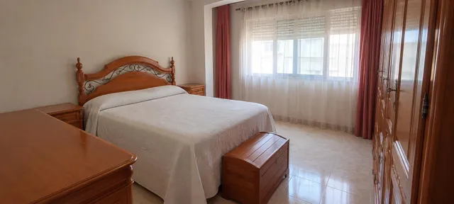 AMPLITUD Y COMODIDAD EN PLENO CENTRO DE LA LÍNEA, JUNTO A LA VELADA — 13