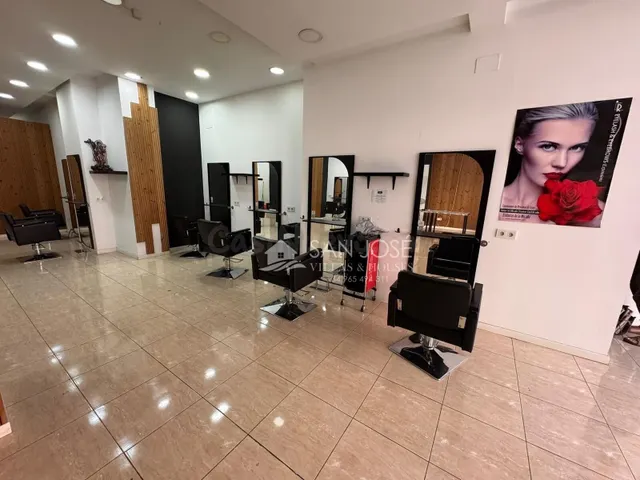 SE VENDE LOCAL COMERCIAL EN NOVELDA CON POSIBILIDAD DE VENTA