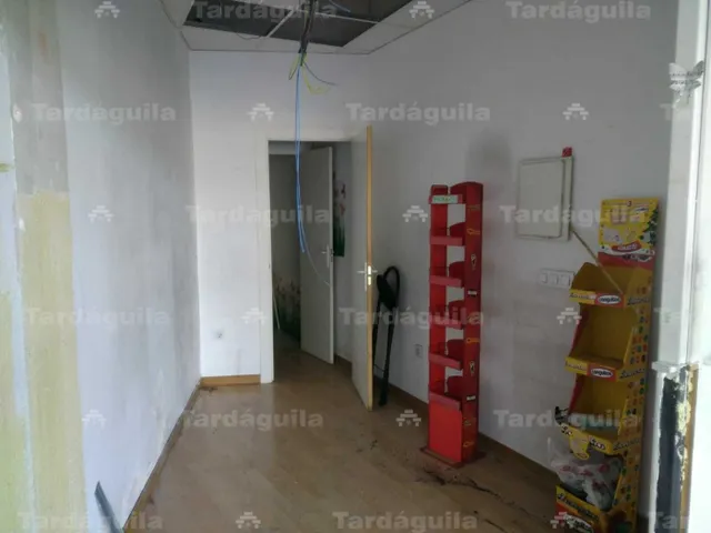 ESTUPENDO LOCAL COMERCIAL EN LA MEJOR ZONA DE LA AVENIDA COMUNEROS — 13