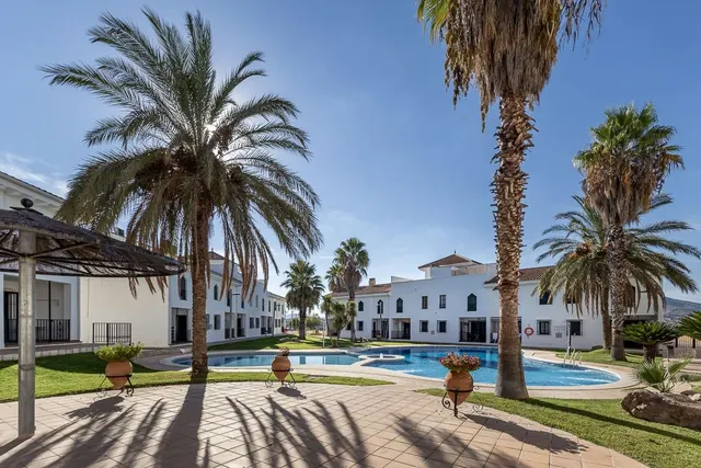 Adosado con espectacular terraza panorámica y piscina a 20 min de Granada — 29