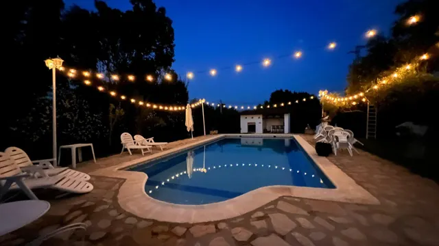 VENTA CASA CON TERRENO, PISICINA Y RESTAURANTE. — 32
