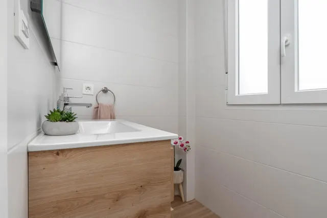 Encantadora Casa Reformada en Ogijares con Vistas y Espacios para Disfrutar — 15